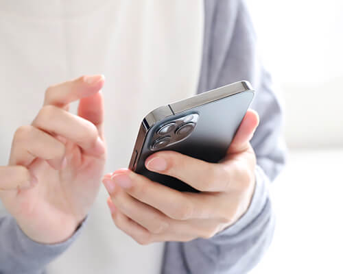 スマホひとつで、予約完了。忙しい毎日を邪魔しないスマート通院